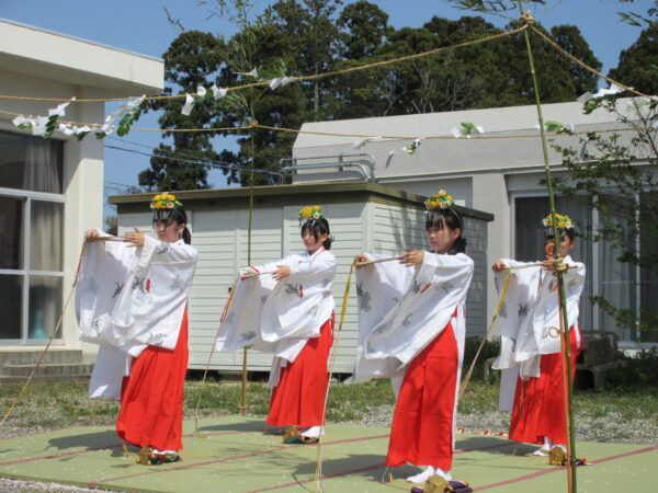 大滝神社例大祭お浜下りで「浦安の舞」が披露されました！